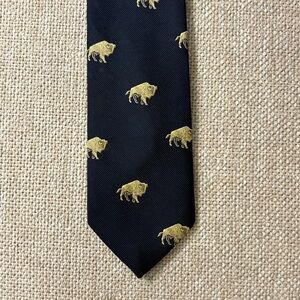 Navy Blue Buffalo Motif Silk Tie - Gold Bison Pattern - Preppy Classic